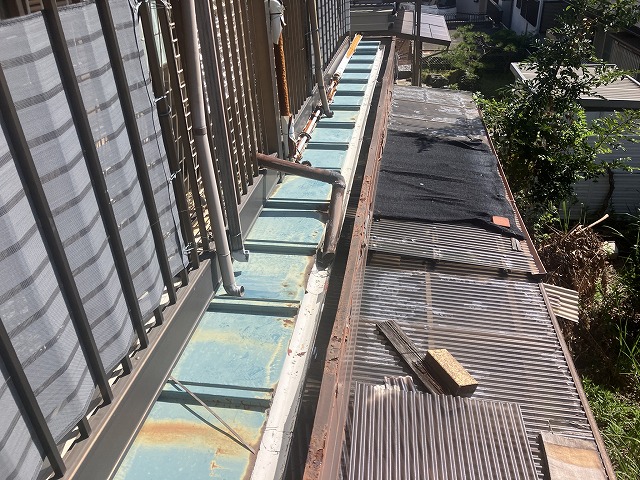 屋根の周囲にある雨樋